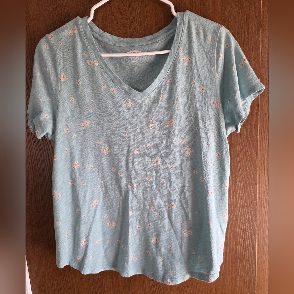 Old Navy Floral V-Neck Tee - Light Blue